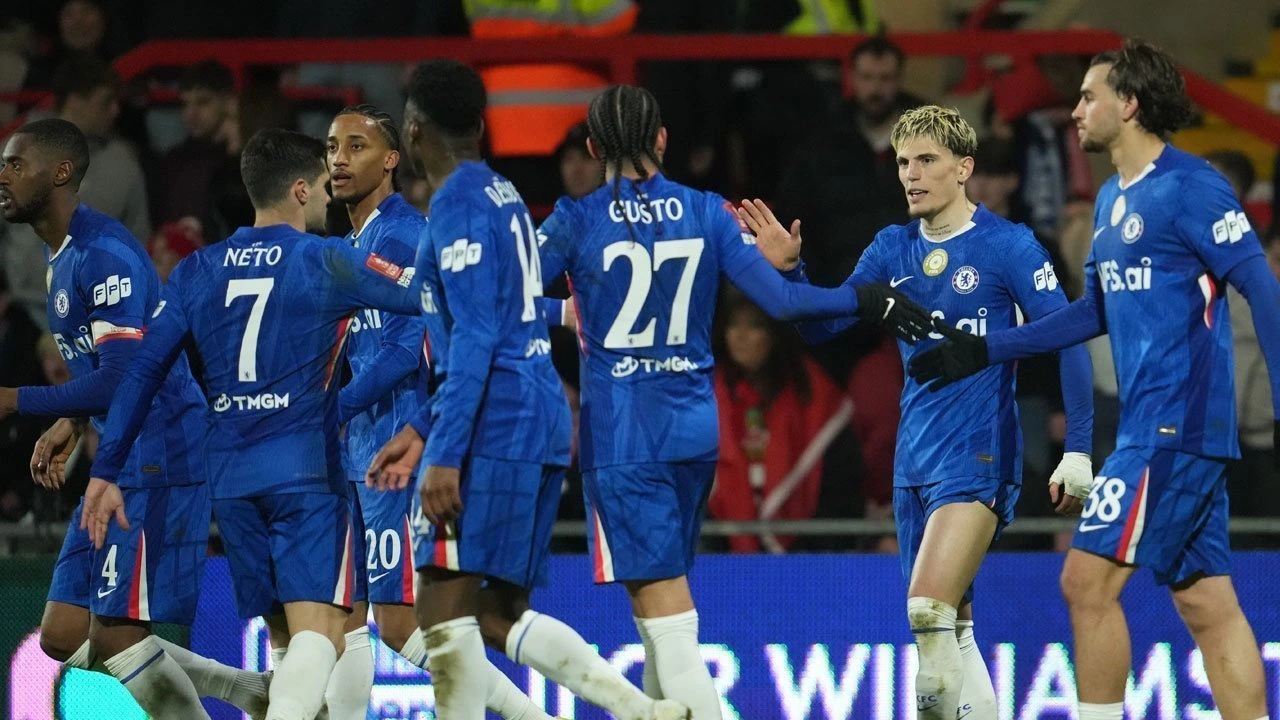 Chelsea merayakan gol